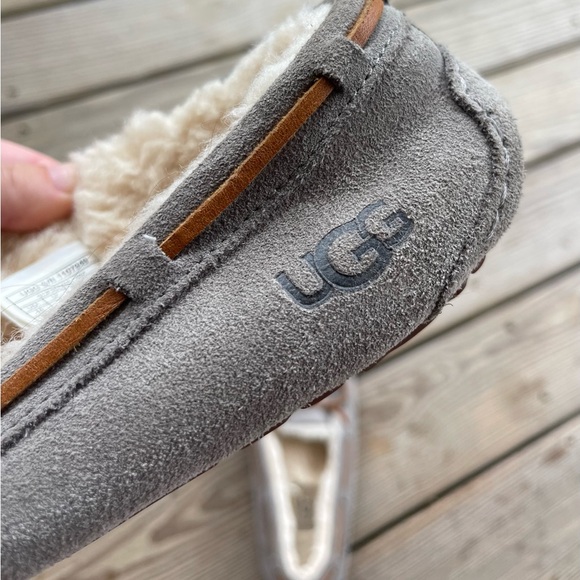 UGG Dakota Slipper. Size US 10. - Picture 12 of 16